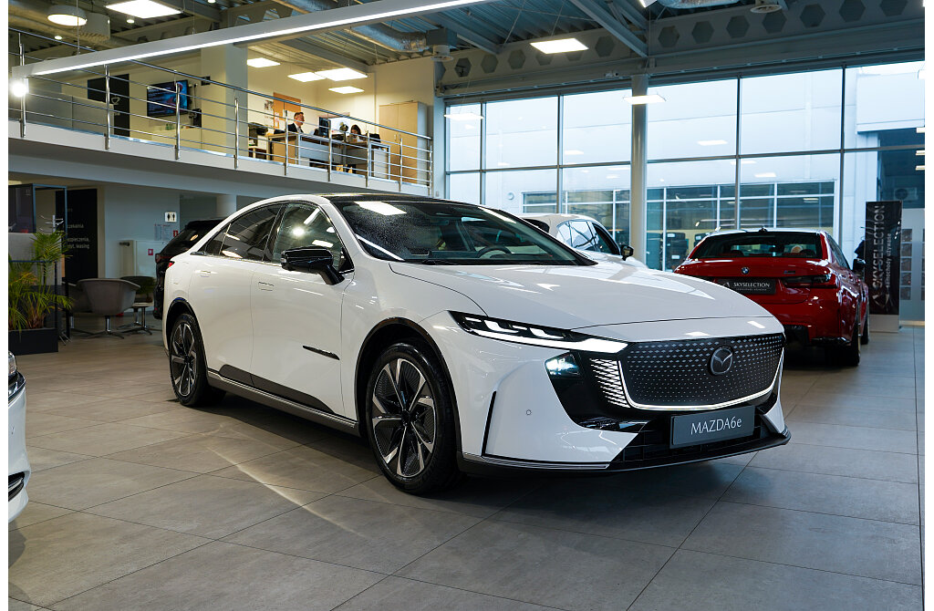 Mazda 6e - Kolor Biały, zdjęcie 4