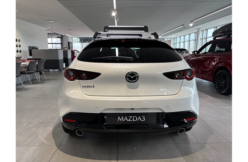 Mazda 3 - Kolor Snowflake White Pearl, zdjęcie 4