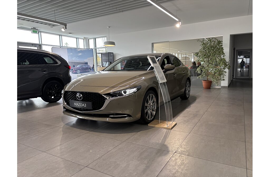 Mazda 3 - Kolor Zircon Sand Metalic, zdjęcie 1