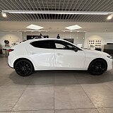 Mazda 3 - Kolor Snowflake White Pearl, zdjęcie 3