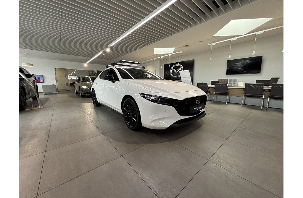 Mazda 3 - Kolor Snowflake White Pearl, zdjęcie 1