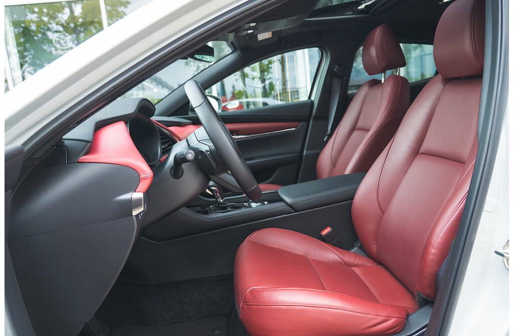 Mazda 3 - Kolor Ceramic Metalic, zdjęcie 8
