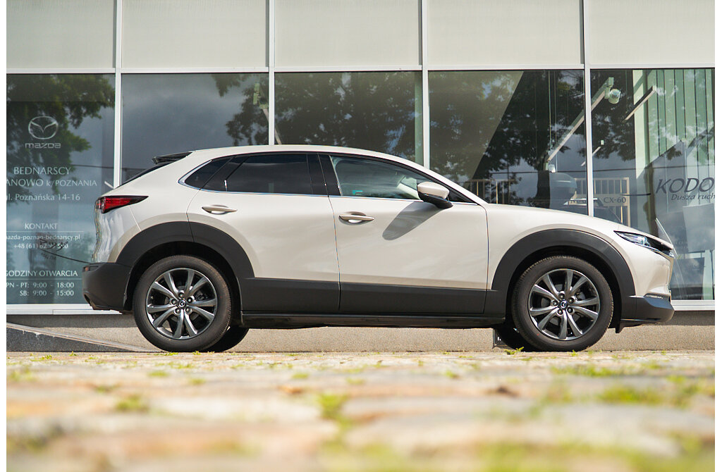 Mazda CX-30 - Kolor Platinum Quartz, zdjęcie 5