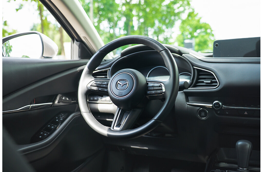 Mazda CX-30 - Kolor Platinum Quartz, zdjęcie 3