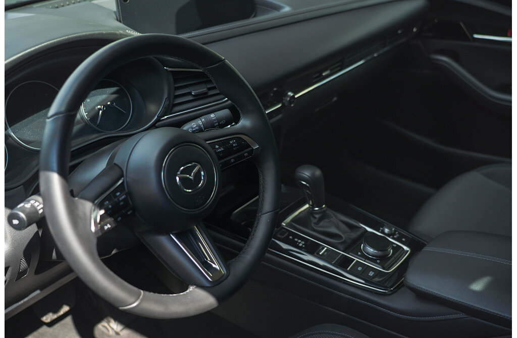 Mazda CX-30 - Kolor Platinum Quartz, zdjęcie 2