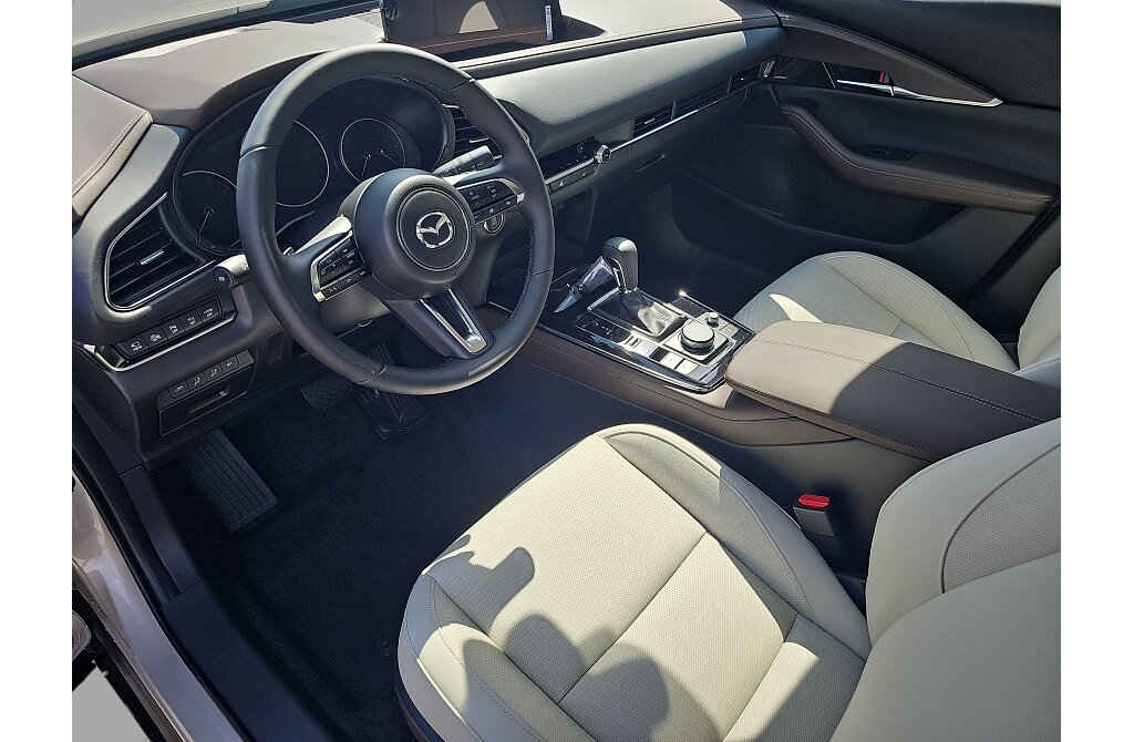 Mazda CX-30 - Kolor Platinum Quartz, zdjęcie 11