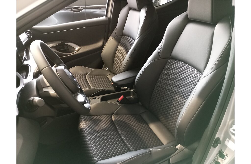 Mazda 2 Hybrid - Kolor Stormy Silver, zdjęcie 4