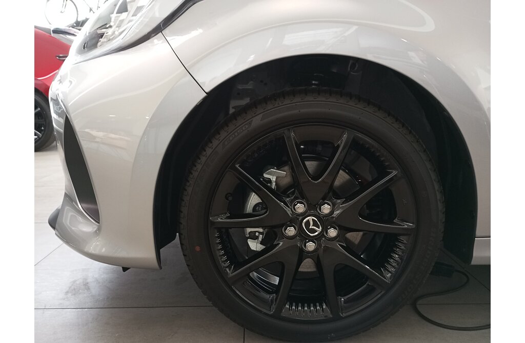 Mazda 2 Hybrid - Kolor Stormy Silver, zdjęcie 10